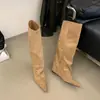 Primer Encuentro Jimeilade Botas de Caña Alta Puntiagudas para Mujer Otoño/Invierno 2026 Gamuza Pantorrilla Ancha Ocultando Carne Adelgazantes Botas de Moda