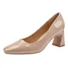 Zapatos de tacón alto color nude con tacón grueso, estilo francés, nuevo modelo 2026, adelgazantes, puntera cuadrada pequeña, zapatos de tacón alto profesionales, versátiles y elegantes