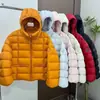 O mais vendido 2026 novo modelo feminino de inverno curto espesso moda casaco de algodão, solto e quente com apliques nas mangas