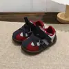 Zapatos de bebé estilo coreano 2026, nuevas zapatillas de cuero estilo coreano para niños pequeños y zapatos estilo Forrest Gump para mujer, modelo 6731
