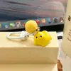 Pingente de Carro Sino de Frango Fofinho Tridimensional Desenho Animado Boneca de Resina Casal de Estudantes Mochila Escolar Enfeites para Pendurar na Bolsa