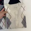 ¡Estilo retro coreano! Nuevo modelo de otoño 2026, patrón de rombos en bloques de color, cárdigan de punto suave de cuello redondo de manga larga, versátil de alta gama para mujer
