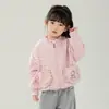 Jaqueta de Outono Hello Kitty para Meninas 2025 Nova Média e Grande Roupa Infantil Estilo Western para Meninas Peça Externa