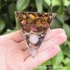Nuevo Producto Transfronterizo Bola de Cristal Rosa Natural Grava de Piedra Ojo de Tigre Ornamento de Pirámide Resina Epoxi Decoración para el Hogar