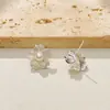 Pendientes Florales Pequeños, Modernos y Versátiles para el Trabajo, con un Toque de Lujo, Accesorios de Lujo Ligero