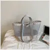 La nueva bolsa de almacenamiento de viaje de un solo hombro de Ruien es un bolso de malla de gran capacidad, moderno y de moda para ir al trabajo y la playa.