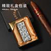 Encendedor Nuevo Estilo Tang Grass Repujado, Encendedor Recargable de Llama Abierta con Rueda de Pedernal, Encendedor Ligero de Alta Estética, Venta al por Mayor Transfronteriza
