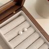 Aretes de Bollo de Perla para Mujer, Estilo Retro Francés, Aretes Versátiles de Moda, Nuevos Accesorios para Orejas 2025 Amigables para el Viaje y Suaves con Orejas Perforadas