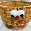 Cesta de frutas de mimbre sintético, diseño lindo de Minion, cesta de pan tejida para escritorio, cesta de almacenamiento para sala de estar y cocina, organizador de bocadillos