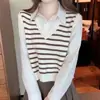 Chaleco de otoño para mujer, nuevo diseño, prenda exterior de nicho, camisa de punto a rayas holgada con cuello en V, estilo de dos piezas falso
