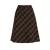 Foto real de falda midi de cuadros cepillados vintage casual línea A para mujer, nuevo otoño 2026 cintura alta adelgazante con encaje