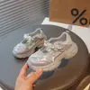 Primavera de 2026 Novos Sapatos de Malha com Laço de Pérola para Meninas Estilo Coreano Sapatos Respiráveis para Corrida de Princesa Sapatos Casuais Infantis