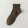 Meias Masculinas Zhuji Primavera e Verão Finas Curtas Malha Respirável Absorvente de Suor Esportivas Jovens Sem Costura Cano Curto Masculinas
