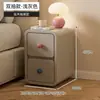 Mesita de Noche de Madera Maciza Color Crema con Tirador Dopamina, Pequeño Mueble de Almacenamiento Moderno Minimalista para Dormitorio, Gabinete de Noche de Lujo Ligero