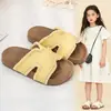 Sandalias de Borla Estilo Pequeño Chanel de Moda para Niñas, Calzado de Exterior, Nuevo Estilo Verano 2026, Versión Coreana, Suela Suave, Chanclas Sencillas