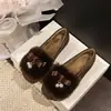 Sapatos fofos Mary Jane com fleece, um passo, novos, franceses, tamanho grande, de algodão, quentes para uso externo, design Outono/Inverno 2026
