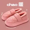 Pantuflas de Algodón Impermeables para Mujer Otoño e Invierno 2025 Nuevo Hogar Bolsa Cálida con Suela Gruesa Antideslizante Zapatos de Algodón de Cuero para Hombre para Usar en Exterior