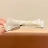 Pinzas para el pelo de lazo estilo coreano, diseñadas para realzar el volumen del cabello, exudando un aspecto sofisticado y elegante.. Estos pasadores grandes para el cabello son perfectos para añadir volumen en la parte trasera de la cabeza.