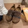 Sapatos estilo Birkenstock femininos com solas macias, design fofo de dedão grande, novos mocassins de cadarço com sola grossa para outono e inverno de 2026