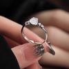 Anillo bañado en plata S925 Camelia para mujer 2024 Nueva entrada Lujo Diseño de nicho Anillo de planta abierto Anillo para dedo de comida