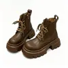Botas Martin femininas estilo britânico retrô de sola grossa, novo modelo outono 2026, botinhas de cadarço bico redondo, botas femininas versáteis marrons