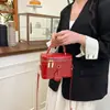 Bolsa Tote Caixa Brilhante Fashion para o Dia a Dia Bolsa de Ombro Simples Retro Europeia e Americana Versátil de Nicho Transversal Bolsa Feminina