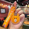 Llavero de coche de imitación de cuero con oso de dibujos animados, colgante decorativo lindo para bolso de pareja, pequeño regalo al por mayor