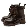 Botas de Plataforma com Solado Grosso Estilo Martin Femininas 2026 Novo Estilo Estilo Britânico Botas Marrons Botas de Equitação de Outono Botas Curtas de Outono Sapatos da Moda