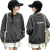 Sudaderas forradas de felpa para niñas de importación, nueva colección otoño/invierno 2026, cuello redondo, diseño de caricatura lindo, tops de manga larga para niños como capa base, venta al por mayor