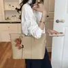 Bolsa feminina retrô de alta costura e grande capacidade 2026 nova versão coreana bolsa de ombro fashion para o dia a dia bolsa tote popular