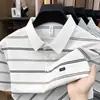 Camisa Polo Masculina de Manga Curta para o Verão com Bolso Real, Top Masculino Listrado para Negócios, Em Estoque para Entrega Imediata