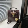 Nueva colección de principios de otoño: Mochila retro estilo universitario 2026 para mujer, con un moderno diseño de lunares, versátil para ir al trabajo y salidas.