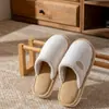 Pantuflas de felpa de invierno para hombre, nuevo estilo 2026, antideslizantes para interiores, cálidas y de algodón con forro polar para hombre