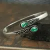Pulsera de Aleación de Zinc con Ágata Verde Incrustada de Venta Caliente Transfronteriza Moda Retro Europea y Americana Pulsera de Cruz Totalmente Pulida para Mujer
