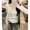 Camiseta blanca de manga larga para mujer, estilo coreano primavera y otoño, cuello en V, hombro normal, color liso, corte holgado, versátil, caída relajada, top de punto