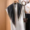 Bufanda Triángulo Perezosa Estilo Francés con Textura Delicada, Adecuada para Uso Diario y Decoración, Bufanda Pequeña para el Cuello de Mujer para Combinar con Camisas, Nuevo Estilo de Moda