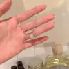 Colar Exquisito Cubo de Açúcar Envolto em Zircônia Cintilante para Mulheres, Corrente de Clavícula de Luxo Leve de Alta Qualidade, Nova Corrente de Pescoço Quente de Venda 2026