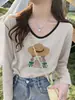 Camiseta elegante e única com blocos de cor e decote V de manga longa para mulheres, apresentando uma estampa floral em cinza claro, perfeita como segunda pele ou top base estilo coreano para o outono
