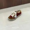 Zapatillas de entrenamiento alemanas versátiles de capa superior de piel de vaca vintage para mujer, nuevas zapatillas casuales transpirables ligeras de otoño para el día a día