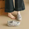 Tênis brancos de malha para mulheres, novo estilo de verão, sapatos de treino alemães, versão coreana, estilosos, casuais, respiráveis, versáteis, estilo de rua