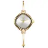 Nuevo reloj de cuarzo para mujer con esfera en forma de diamante, correa de acero tipo brazalete, estilo nicho de lujo ligero, versátil para el trabajo, reloj individual al por mayor