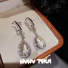 Joyas: Aretes de Flor de Iris Engastados a Mano con Adorno Completo de Diamantes, Alta Costura para Ropa de Noche, Juego de Aretes de Flor de Girasol con Diamantes Brillantes y Perlas