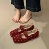 Zapatos Mary Jane de felpa con aumento de altura interior estilo francés 2026 Invierno retro lunares punta cuadrada boca poco profunda cálidos zapatos de una sola capa zapatos de algodón con pelo