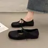 Sapatos Mary Jane retrô com cadarço para mulheres, novo estilo outono 2026, bico quadrado, sapatilhas planas versáteis, sapatos de salto baixo únicos