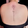 Pegatina de Tatuaje Línea de Espina de Lirio, Impermeable y de Larga Duración, Tatuaje Realista de Alta Gama para la Espalda de Mujer