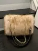 Bolsa Fofa Outono Inverno Feminina 2026 Nova Grande Capacidade Bolsa de Mão de Pelúcia Bolsa de Ombro Casual de Alta Qualidade Bolsa de Axila Transfronteiriça