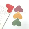 Marcador de Libros Nuevo en Forma de Corazón Modelo de Cuero Mini Portátil Regalo Marcador de Libros en Forma de Corazón Clip para Página de Libro Cubierta Protectora de Esquina de Libro