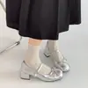 Zapatos Mary Jane plateados de moda versátiles 2026 con lazo ligeros para mujer, para combinar con vestidos