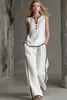 Top de Verano sin Mangas con Cuello en V, Ribete Negro y Colores Contrastantes, Sencillo y de Alta Gama, 2026; Estilo de Pantalones de Pierna Ancha, Te Hace Ver Más Alto y Delgado