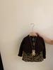 Conjunto de Duas Peças para Meninas Estilo Coreano Outono e Inverno 2025 Nova Moda Tricô Gola Redonda Manga Longa e Saia Versátil Estilosa Estampa de Leopardo